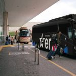 autobús Estrella Roja llegando a la Terminal 1 del aeropuerto de la Ciudad de México